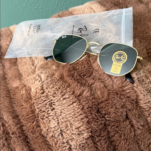 New authentic ray ban Gold hexagonal flat Sunglasses - Picture 2 of 7